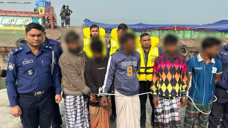 মুন্সিগঞ্জে জাহাজ ডাকাতি, ৮ ডাকাত গ্রেফতার